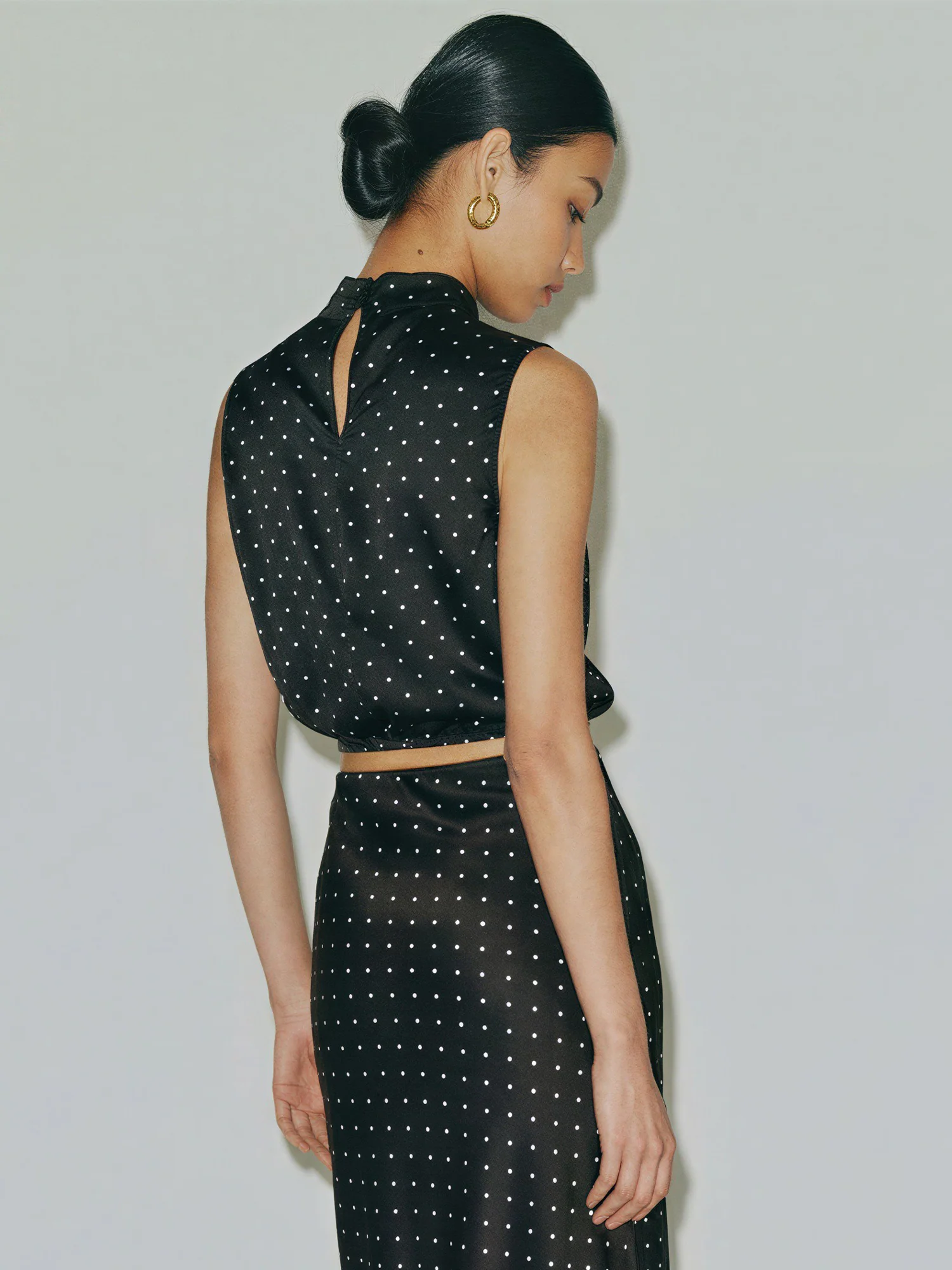 Sleeveless Satin Mock Cowl Neck Dot Blouse - Image 5
