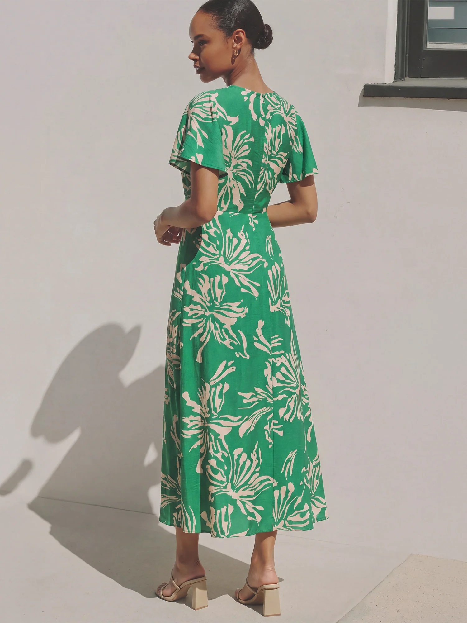 Short Sleeve Floral Ruched Neck Midi Dress - Image 7