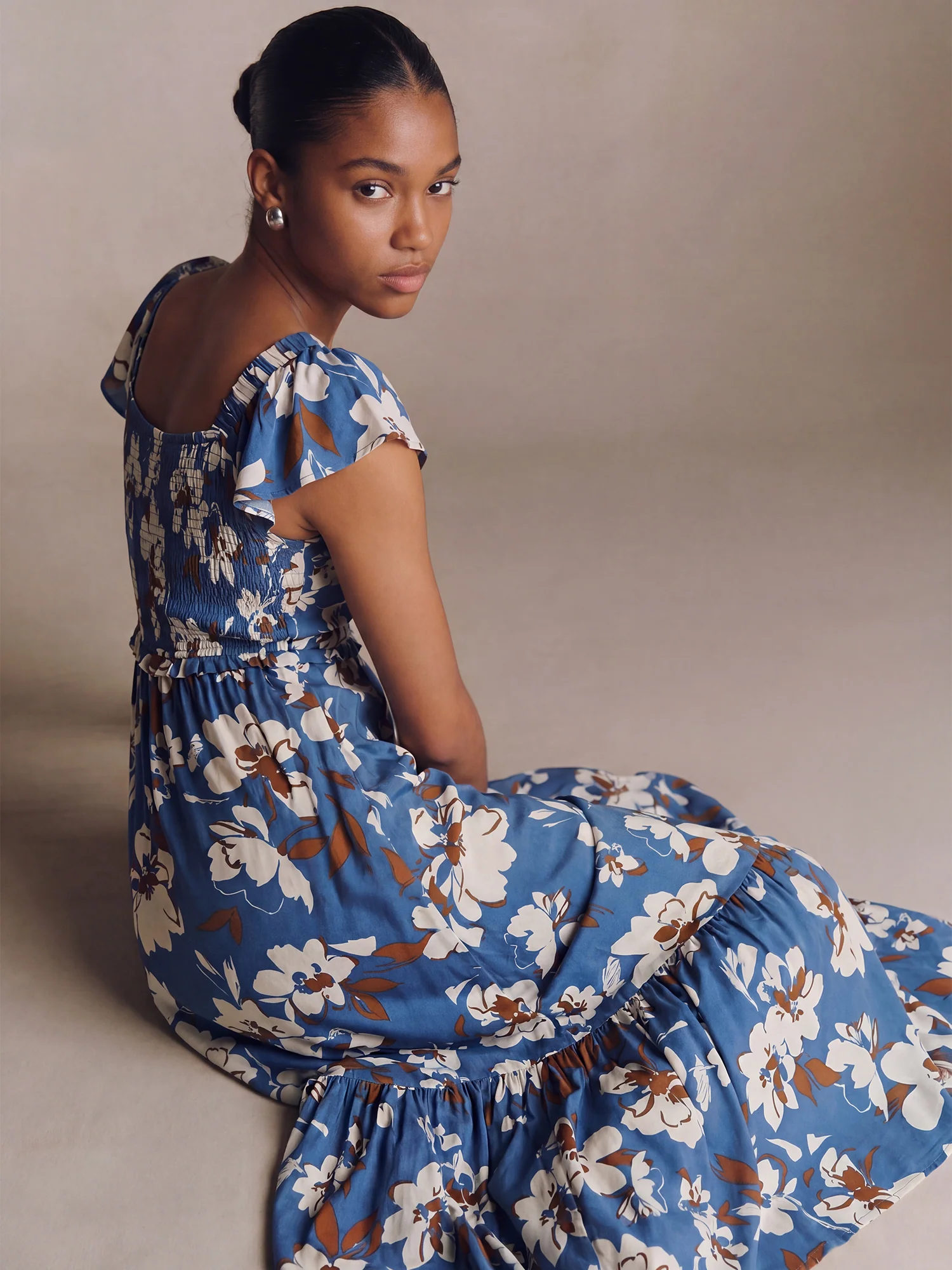 Short Sleeve Floral Smocked Bodice Maxi Sun Dress - Image 7