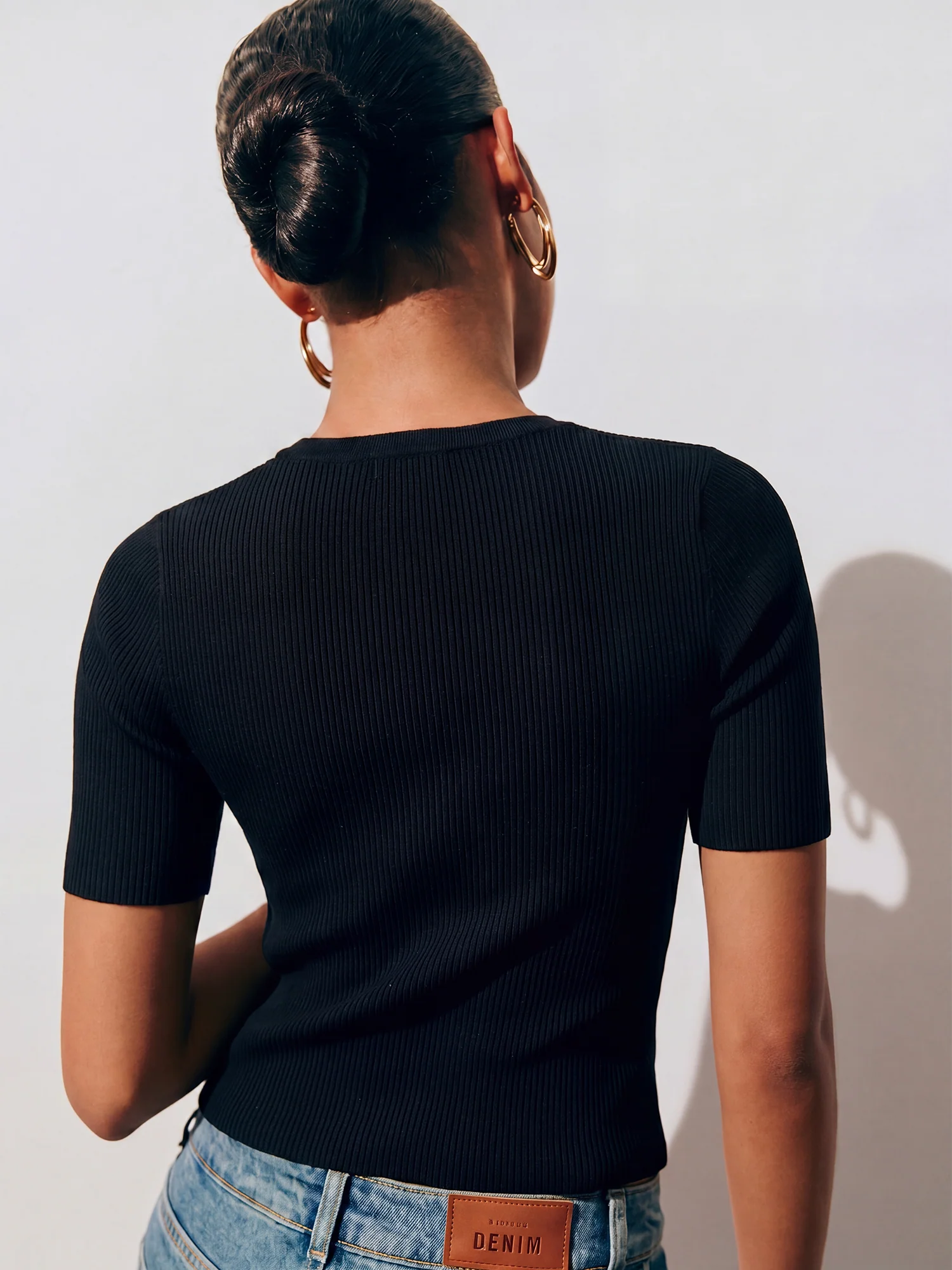 Short Sleeve Knit V Neck Hardware Top - Image 3