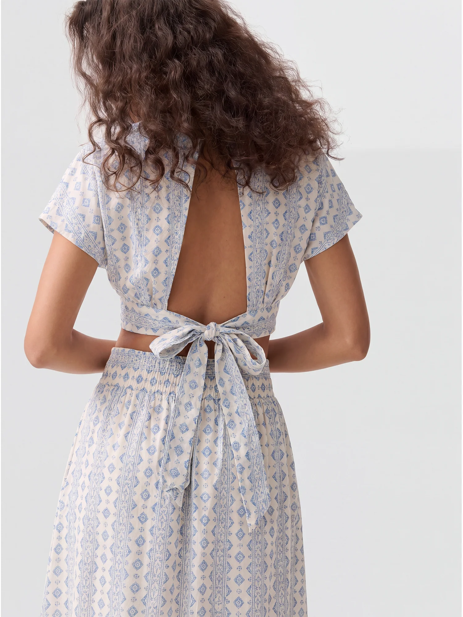 Shortsleeves Tie Back Block Print Crop Top - Image 4