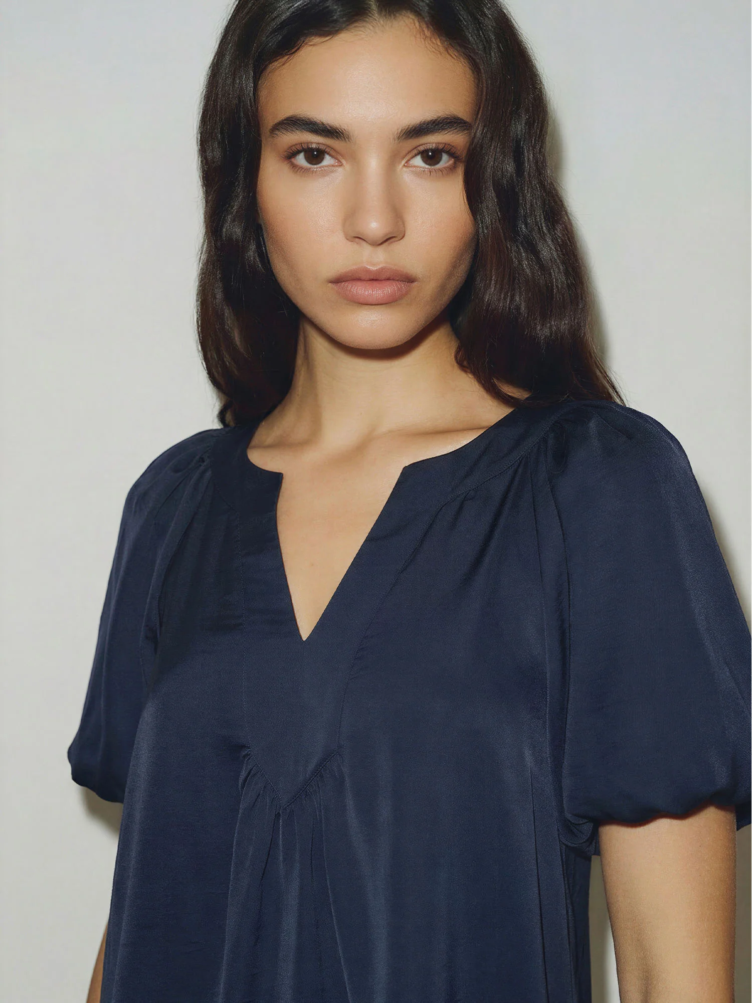 V-Neck Trim Puff Sleeves Flowy Top - Image 3